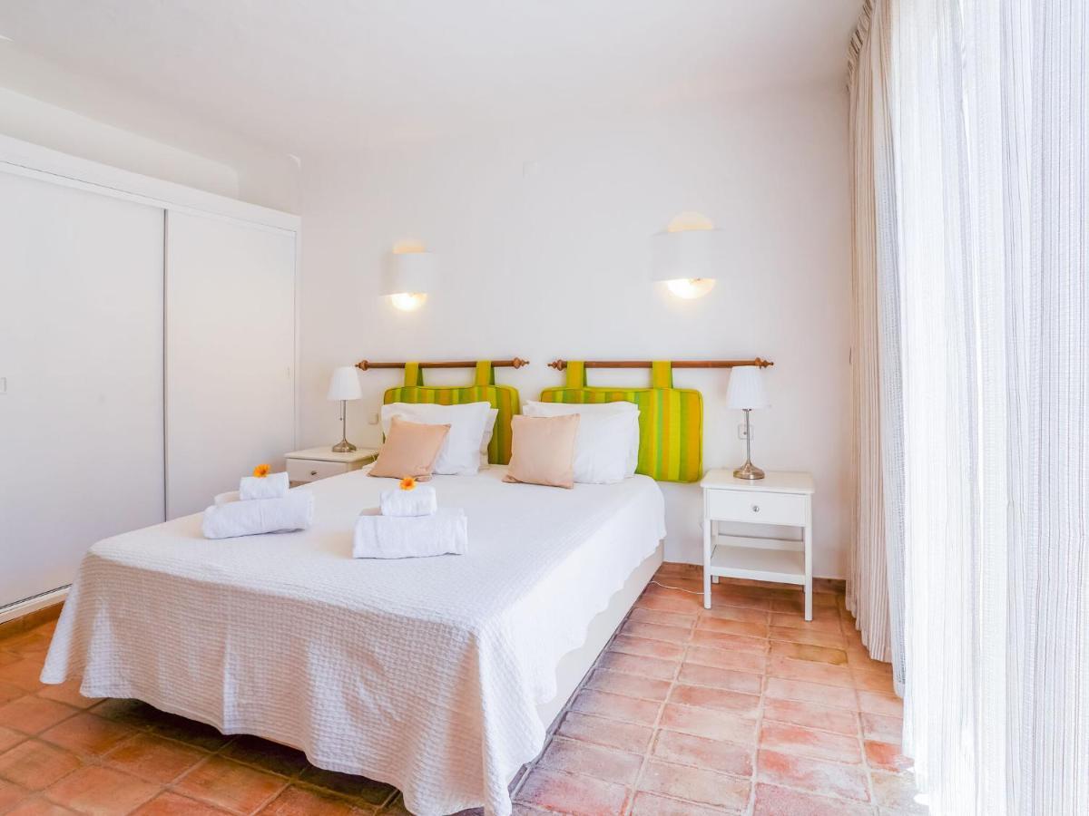 Roofed Villa In Albufeira With Private Swimming Pool Оллюш-де-Аґуа Номер фото